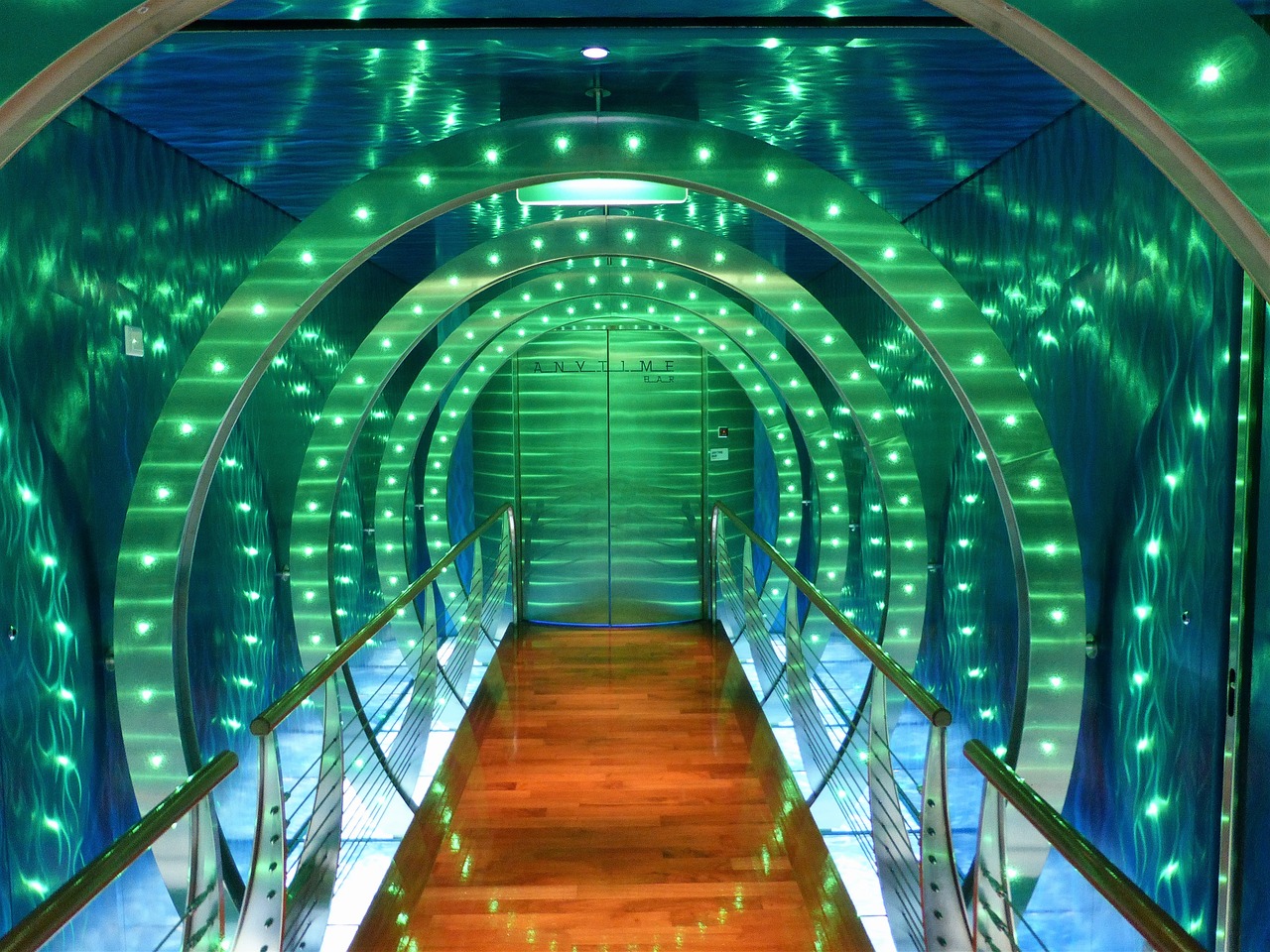 svetelný tunel